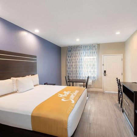 Days Inn & Suites By Wyndham La Porte Zewnętrze zdjęcie